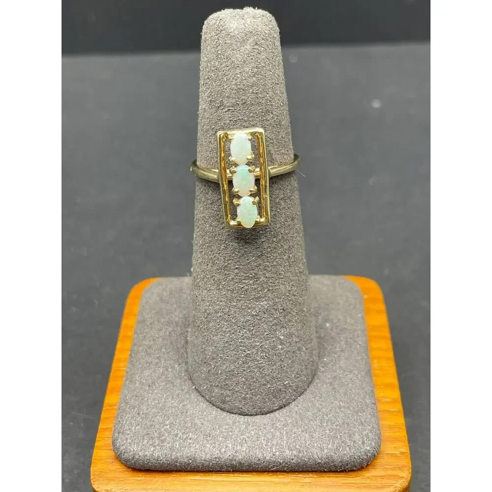 Dason Vintage 10K Yellow Gold 3 Stone Opal Ring Oval Gemstone Frame Band